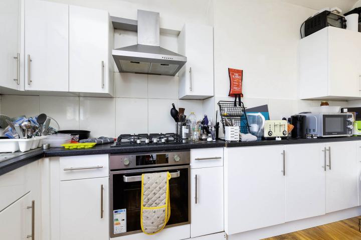 			4 Bedroom, 2 bath, 1 reception Flat			 Broadhurst Gardens, WEST HAMPSTEAD
